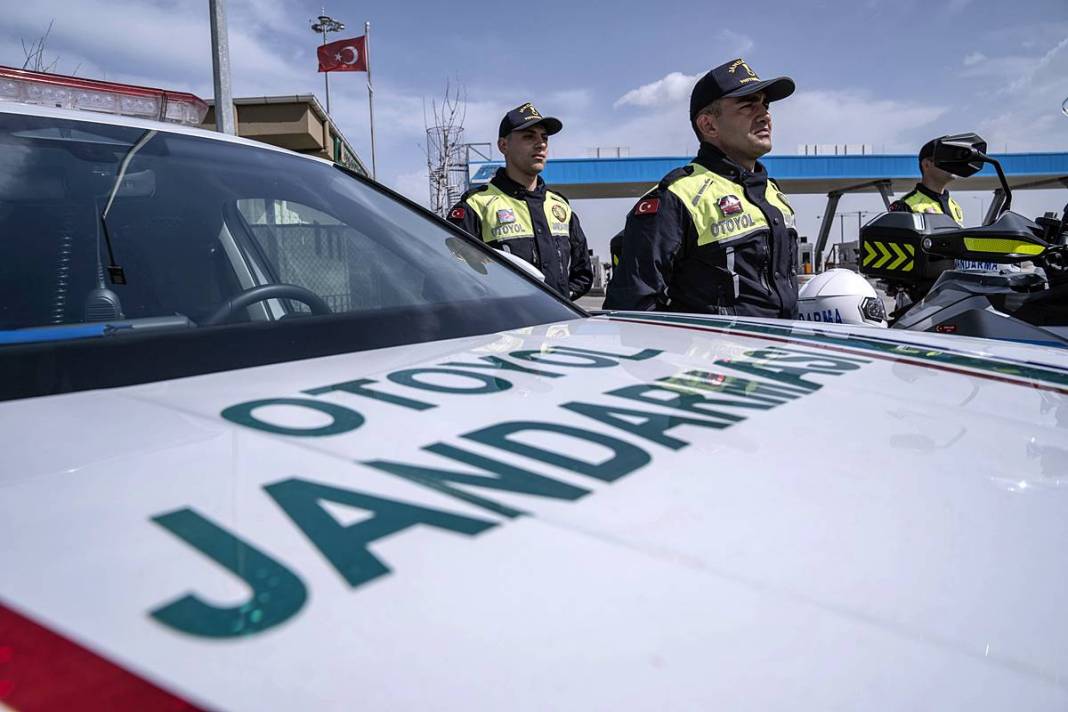 Modern radar sistemleri otoyollarda uçanı kaçanı anında tespit ediyor! 4 kademeli lazerlerle sürekli tarama yapılıyor 7